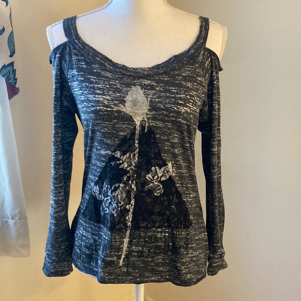 ‼️PRICE DROP‼️ 
Grey Cold Shoulder Teenage Runaway Long Sleeve Shirt